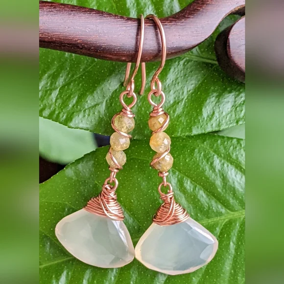 Free-spirited Earrings Dangle Drop Faceted Green Garnet And Milky Chalcedony - Picture 4 of 11